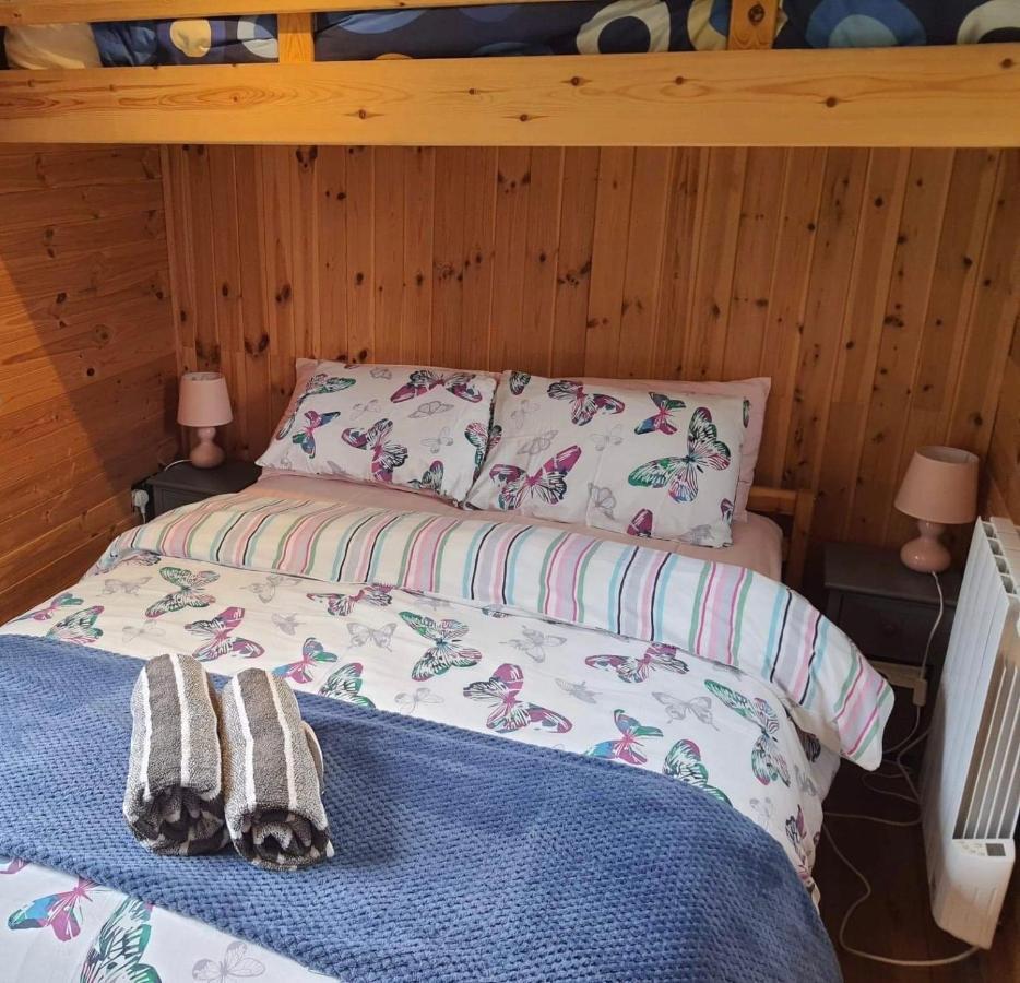 Unique Sheperds Hut Private Hot Tub, Ensuite & Kitchenette Clodock Kültér fotó